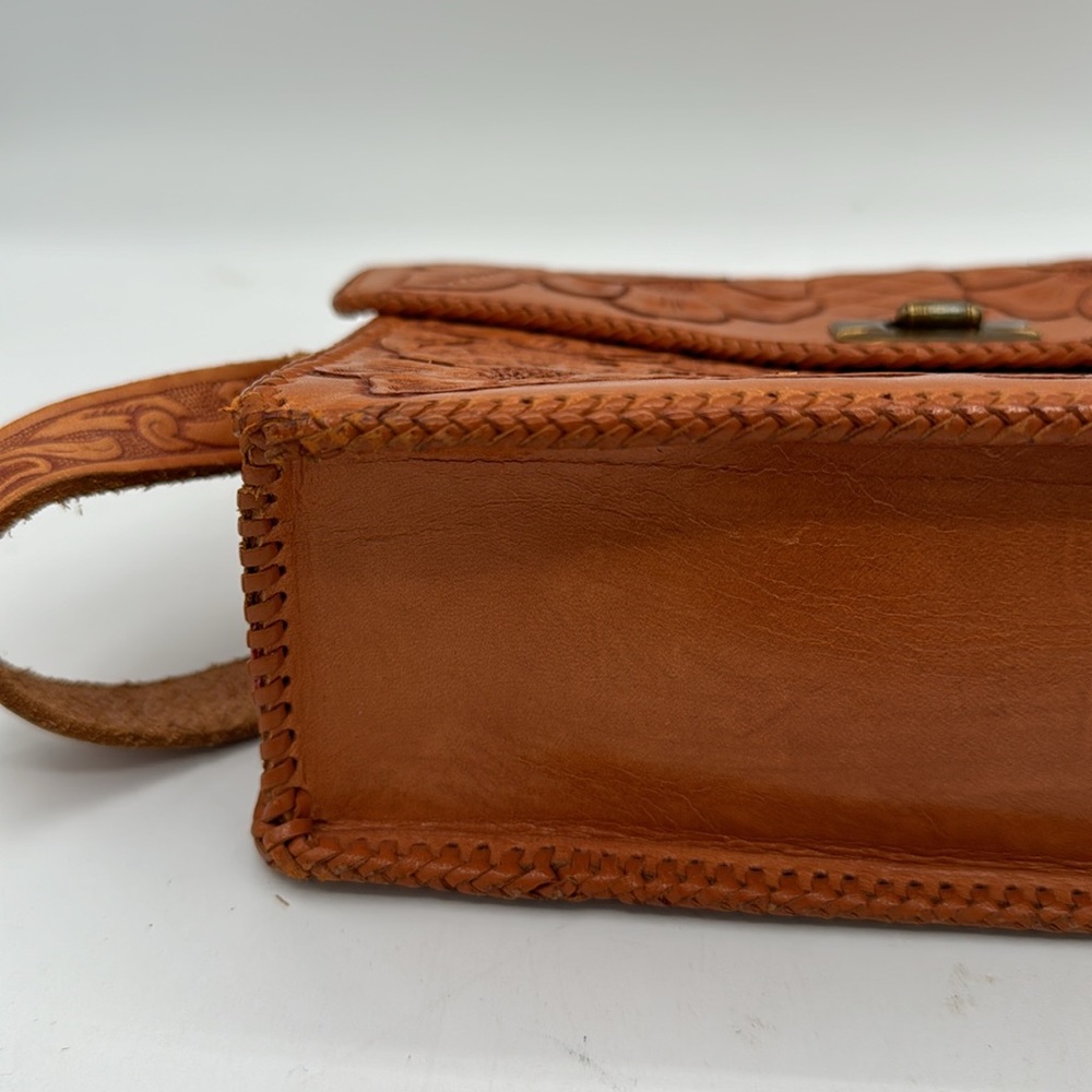 Hand tooled leather handbag. - Picture 7 of 9